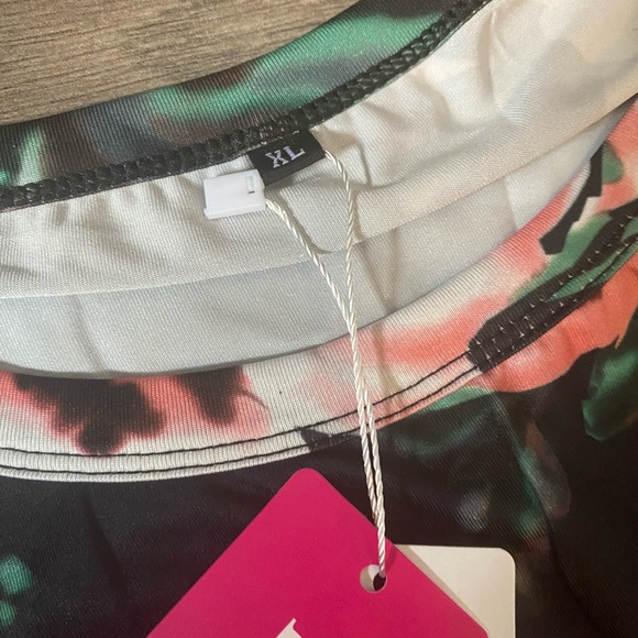 Floral Dress 🌸 - Picture 3 of 4